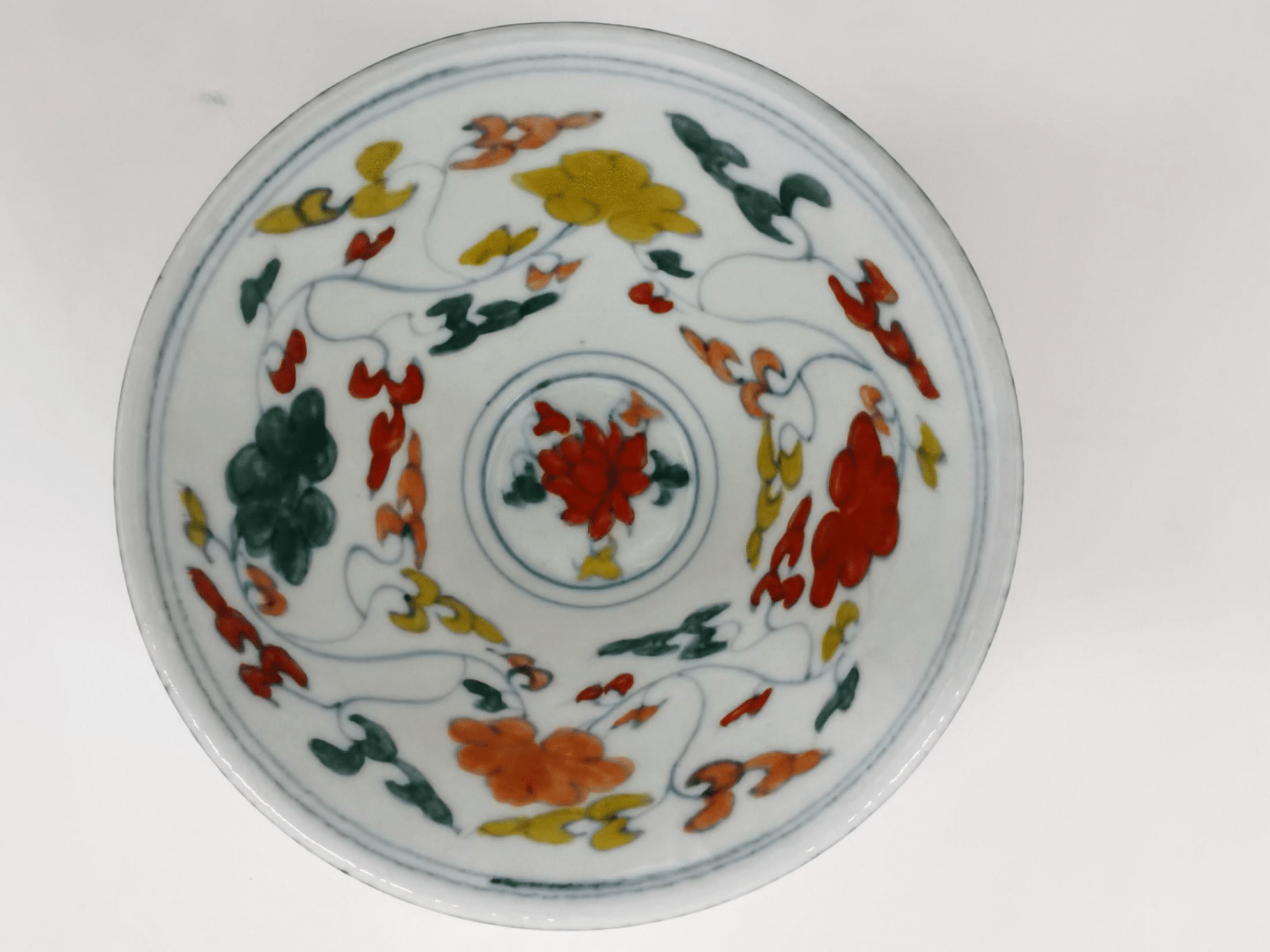 【深圳博达亿合.荐】撒蓝釉斗彩缠枝花卉斗笠碗