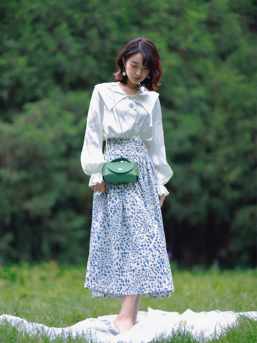 好了,学会这4种"衬衫 碎花半身裙"的搭配思路,保证你能轻松穿出时髦感