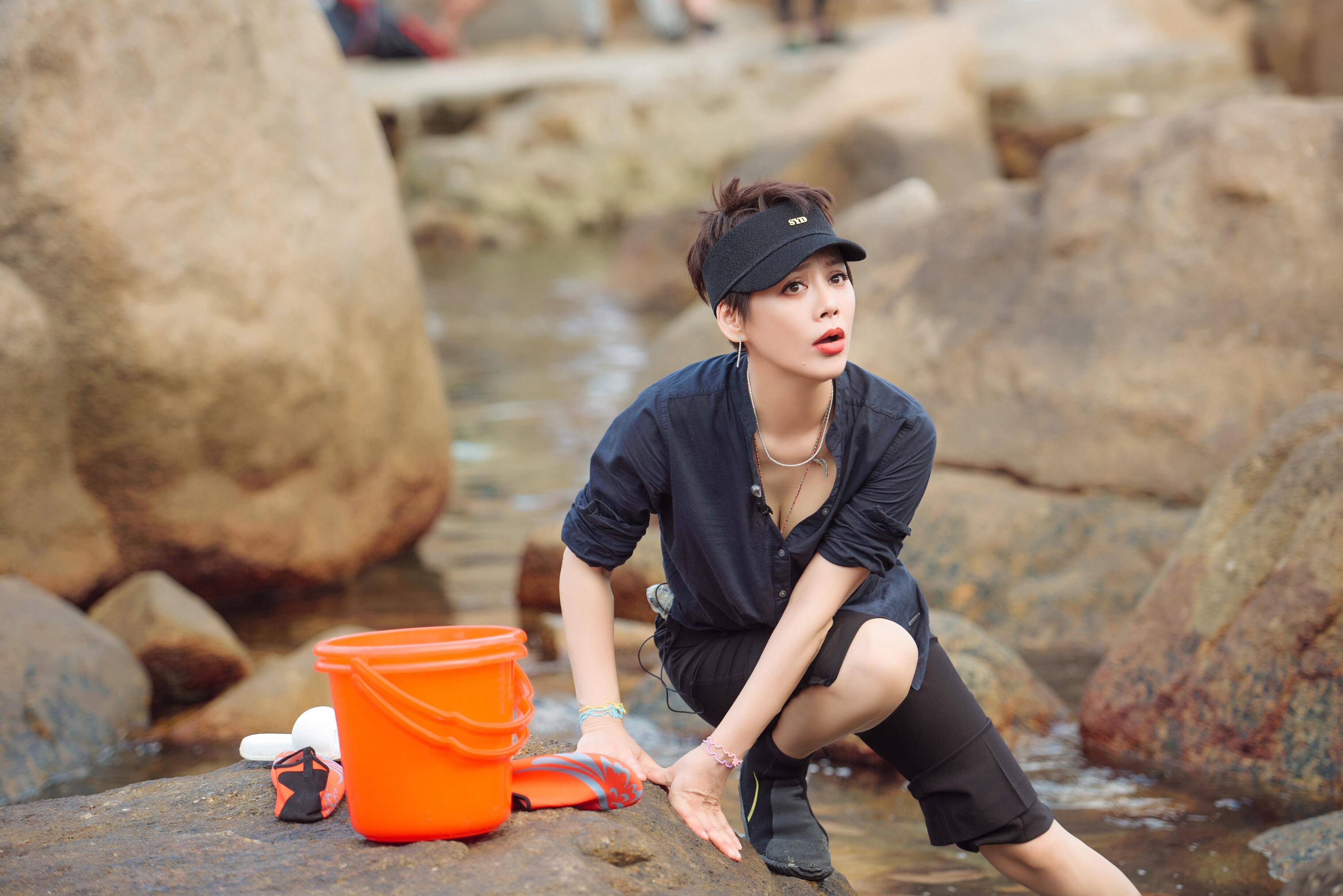 宁静没有任何商业活动一天跑七场戏活该红那么久