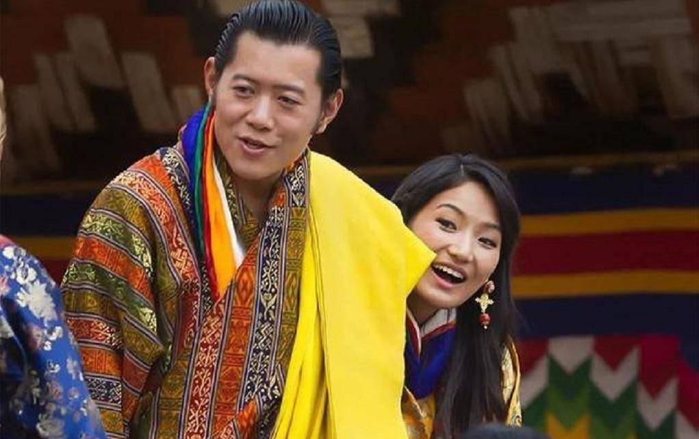 不丹国王欢庆40岁生!结婚9年还如少年郎,全球最帅国王名不虚传