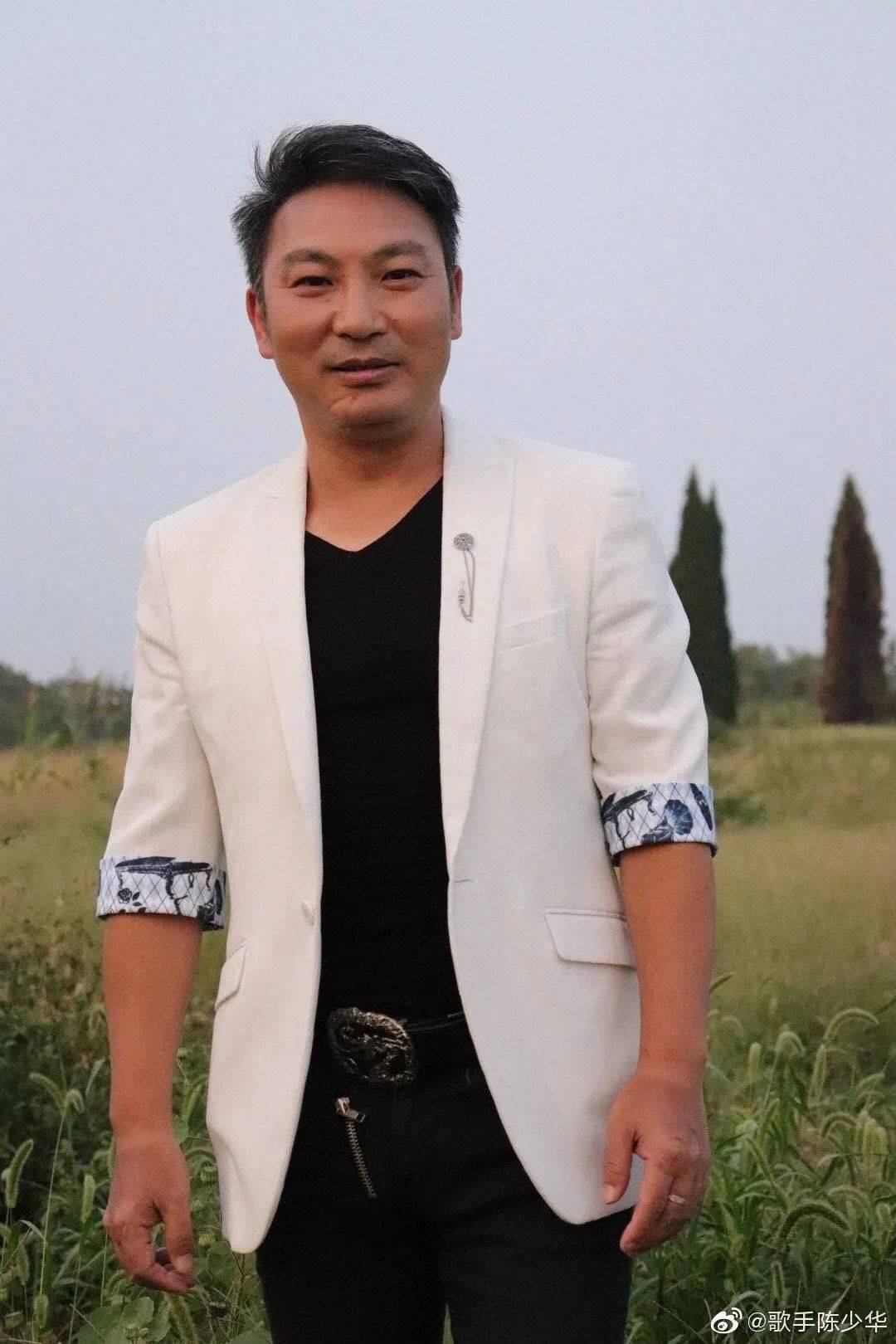 他因耍大牌被砍掉下巴,缝130针做5次手术,退圈卖马桶成富豪_陈少华