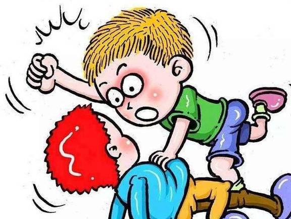 从小爱动手的孩子是调皮,任性吗?家长要重视,不然后果很严重_打人