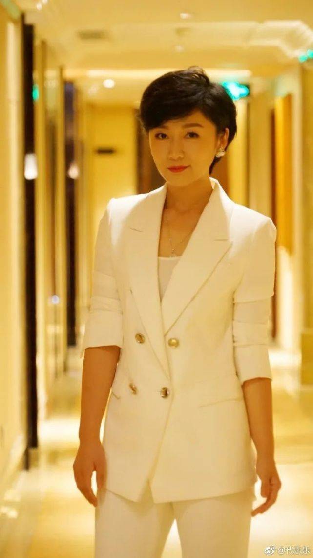 23岁就嫁给金牌编剧,虽不是爆红女星资源却一直不断!