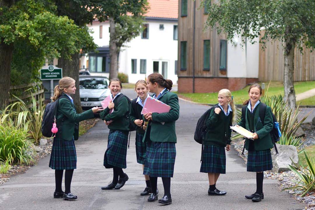 手把手教您了解英国中学!