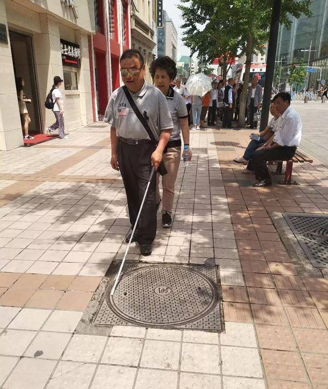 盲道专为盲人而建然而利用率却很低您认为还有全面建设的必要吗