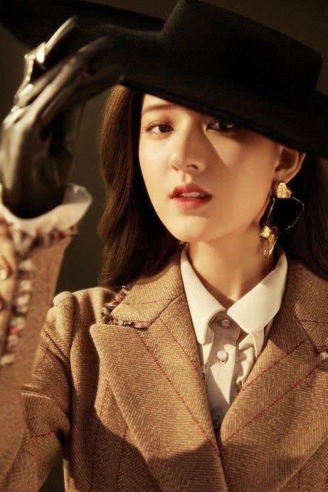 原创一组赵露思大气复古的唯美写真照优雅靓丽尽显魅力女人味