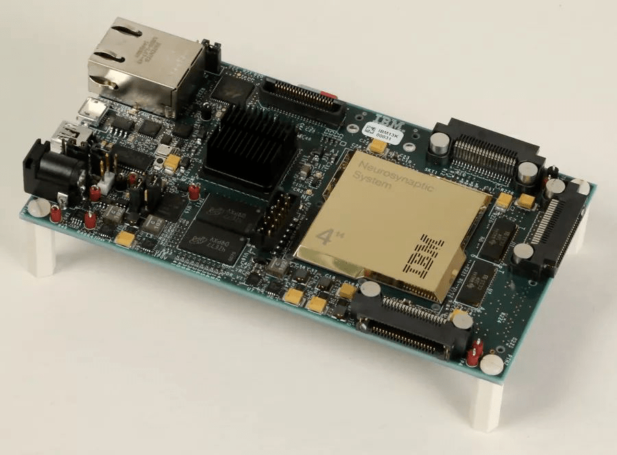 开头颅插芯片让马斯克疯狂的脑机接口究竟是什么