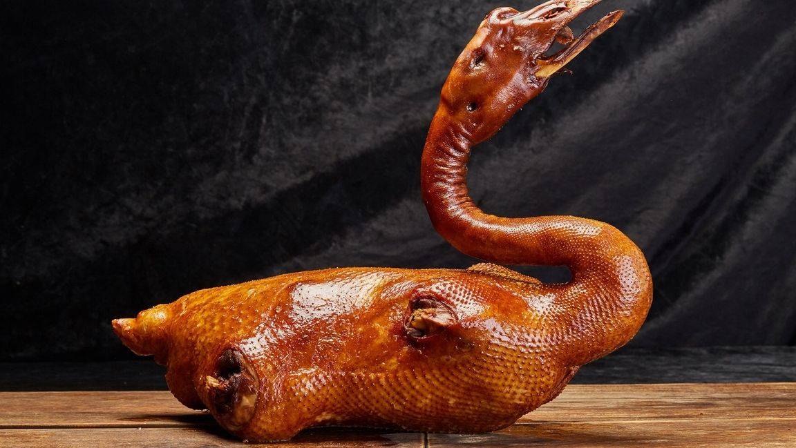 吃货为了一只卤鹅排队排到马路上探秘成都通济镇油烫鹅