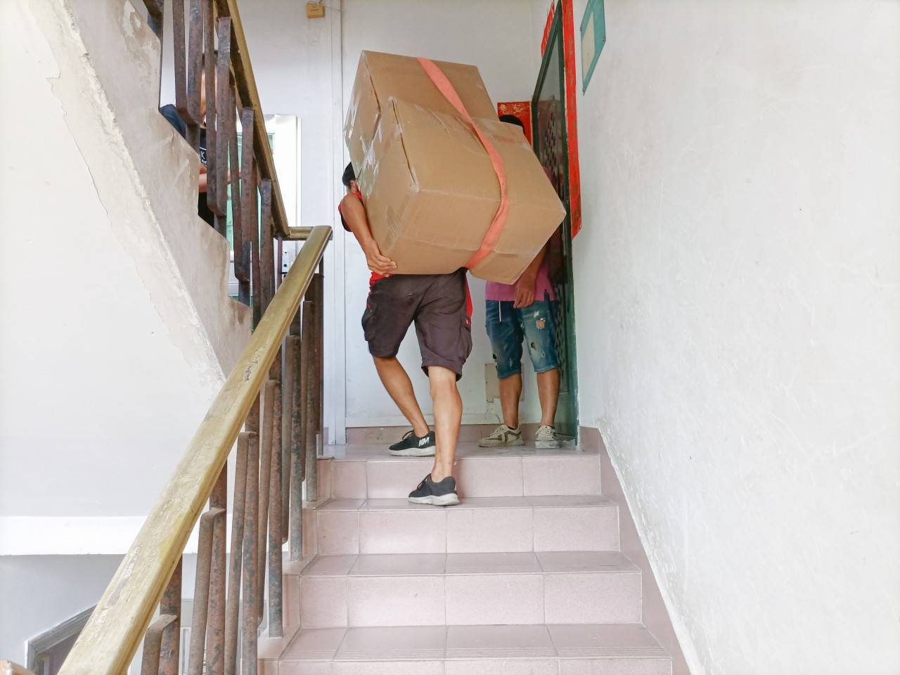 原创搬家日记132上海楼梯房如何搬家徒手搬运时有哪些注意事项一文