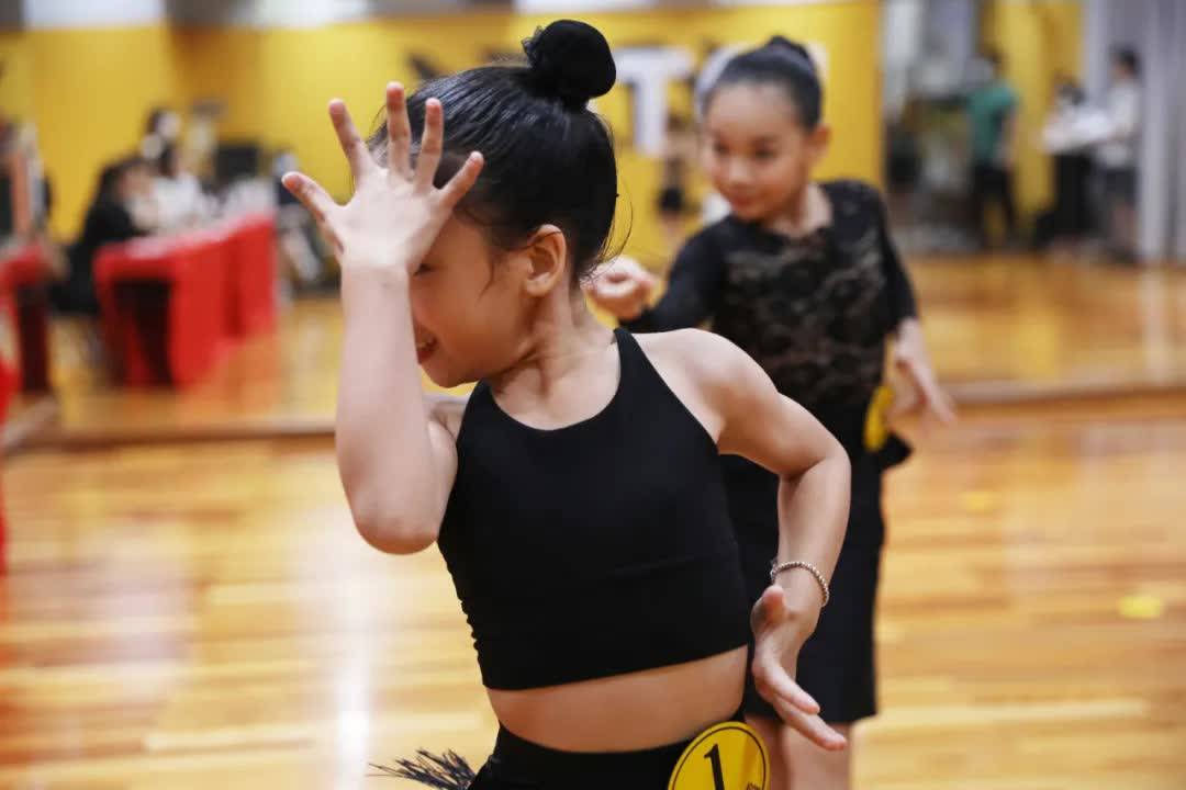 港龙舞蹈夏季少儿考牌为孩子们的暑假画上圆满的句号