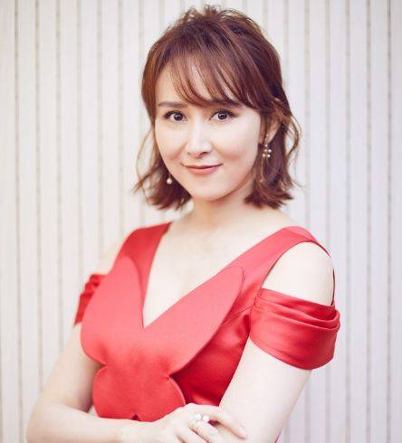 原创她才是人生赢家,被富豪丈夫宠成公主,还是第一位中国籍艺人拿汀