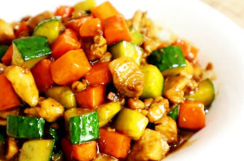 酱爆鸡丁调制酱汁是关键看看怎样操作的学会步骤您也可以做