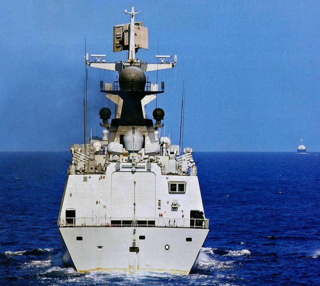 055有了改进型3号舰持续小改加入风帽隐身解决3个问题