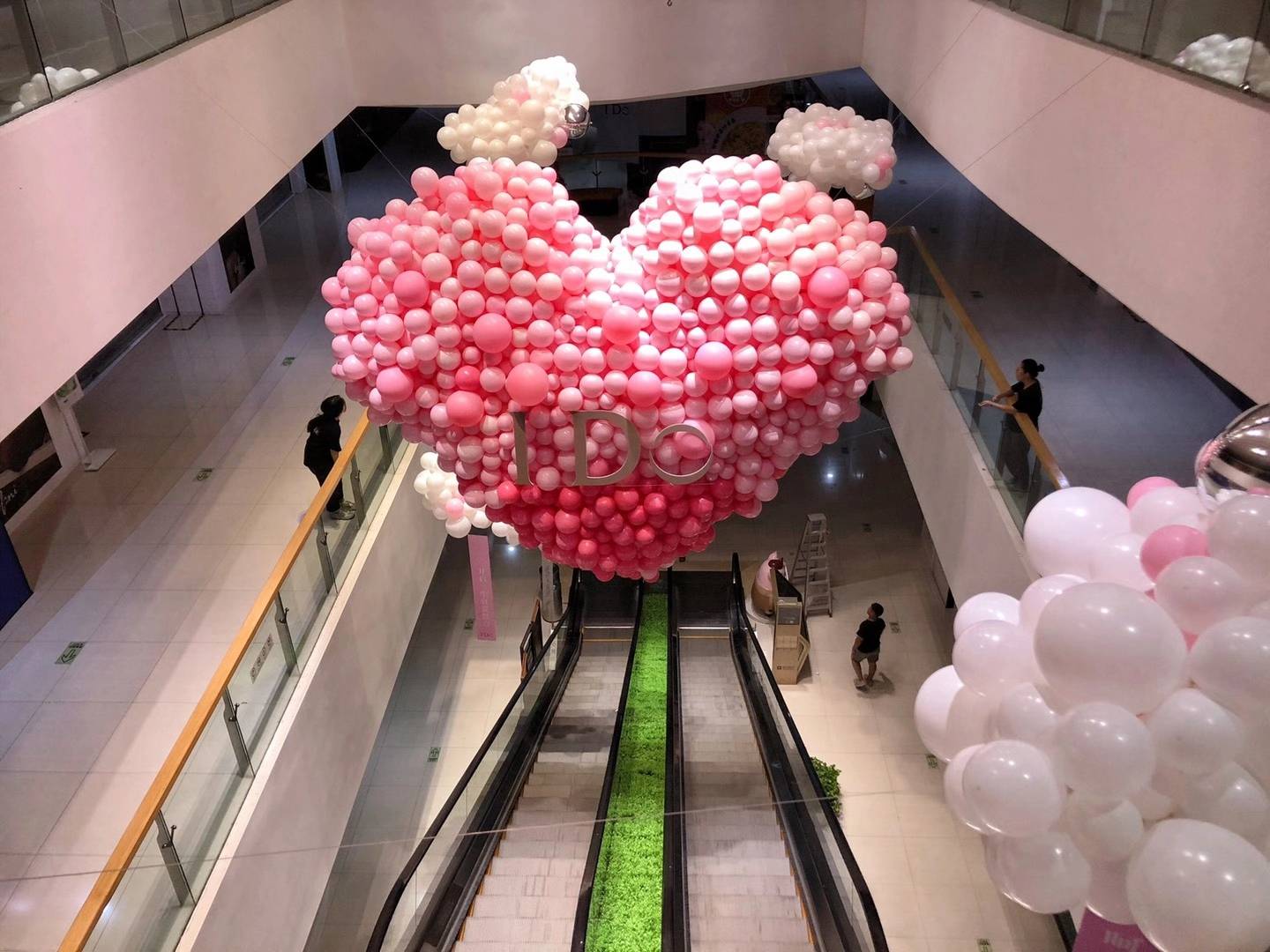 深圳气球美陈气球布置公司商场气球布置商场气球美陈布置安装