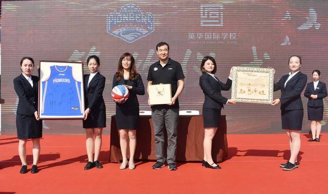 天津荣钢先行者篮球俱乐部总经理与天津市东丽区英华国际学校校长张景