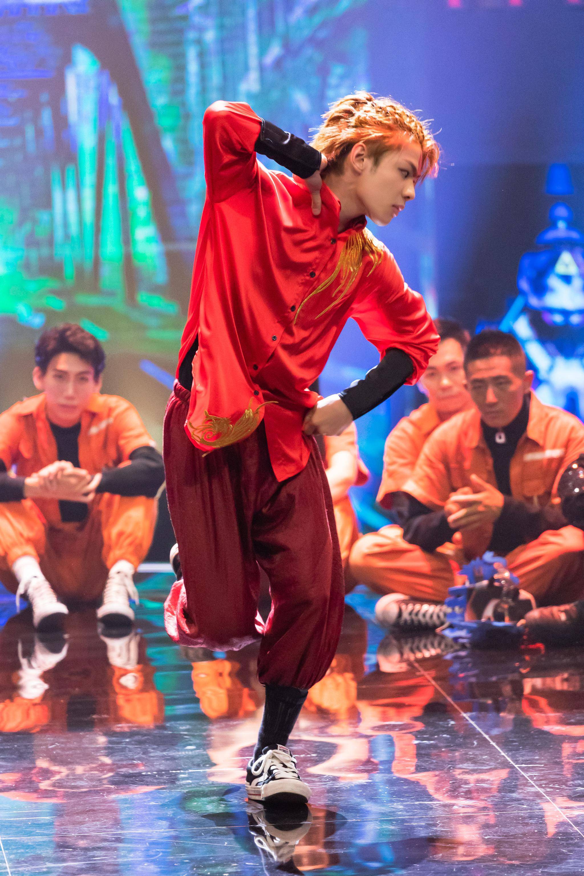 蒙面舞王第四期对决来袭,全能舞者王晨艺带来惊艳舞台