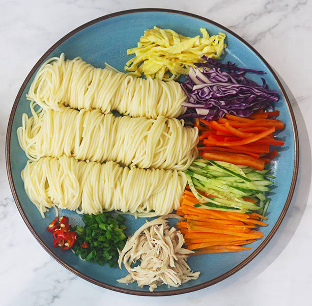 还给宝宝煮汤面试试这样做的五彩拌面软嫩弹爽开胃好消化