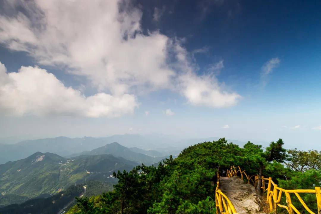 守得了三尺講臺,遊得了大好河山,薄刀峰祝老師們節日快樂!_手機搜狐網