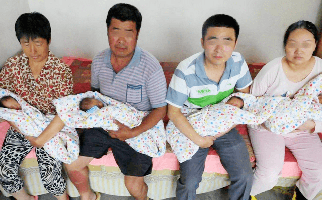 孕妇怀四胞胎以为是儿子结果生四个女儿爸爸产房外手舞足蹈