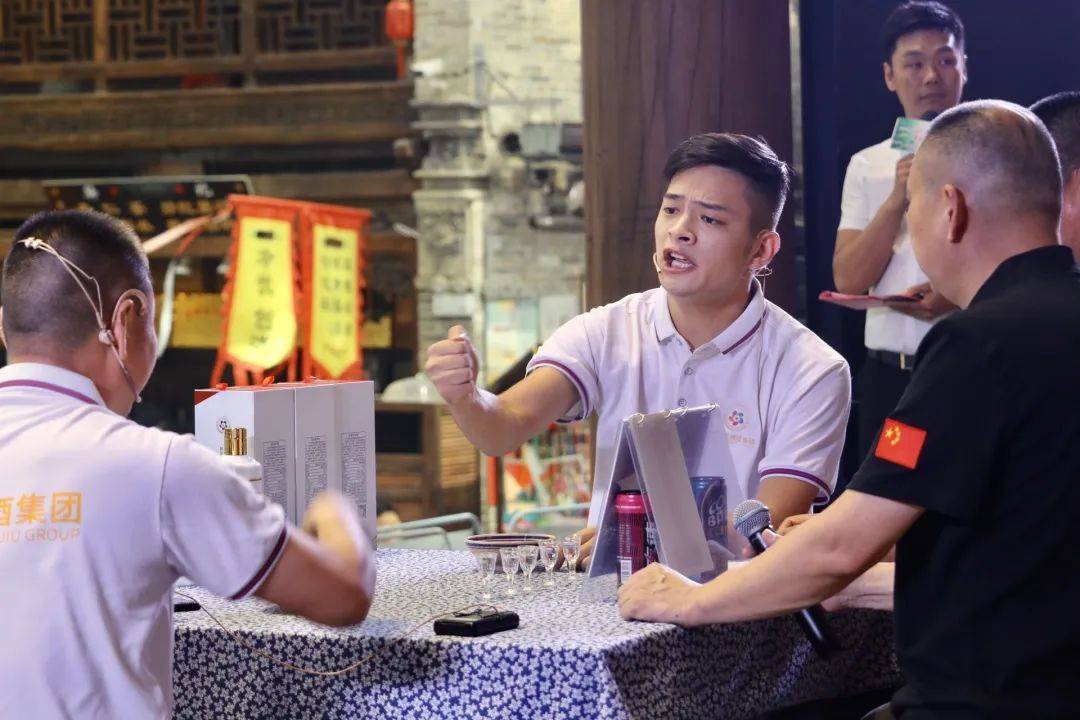 多彩贵州酒2020酒令决樱桃沟建业大食堂猜拳行令争霸赛开赛