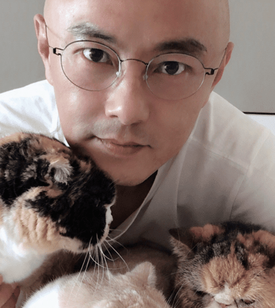 55岁张卫健近照曝光一脸胶原蛋白帅成鲜肉网友林志颖都比不了