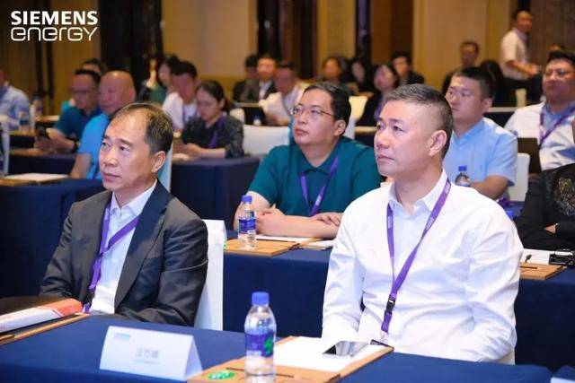 大会首先由西门子能源高级副总裁张天贵做主旨报告,他