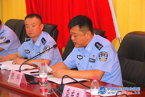 临颍县公安局局长张科对各个派出所的绩效考评工作进行点评