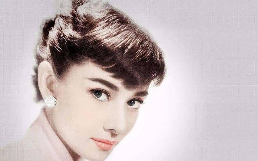 这是一个娉婷少女的美丽之于奥黛丽·赫本颠覆了审美价值颜正义面如傅