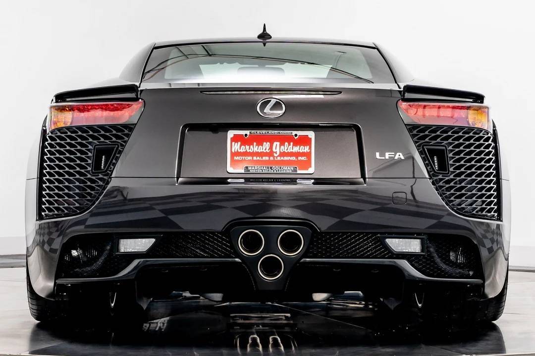 marshall goldman并没有公布售价,但当初lfa的新车售价为394,400美元