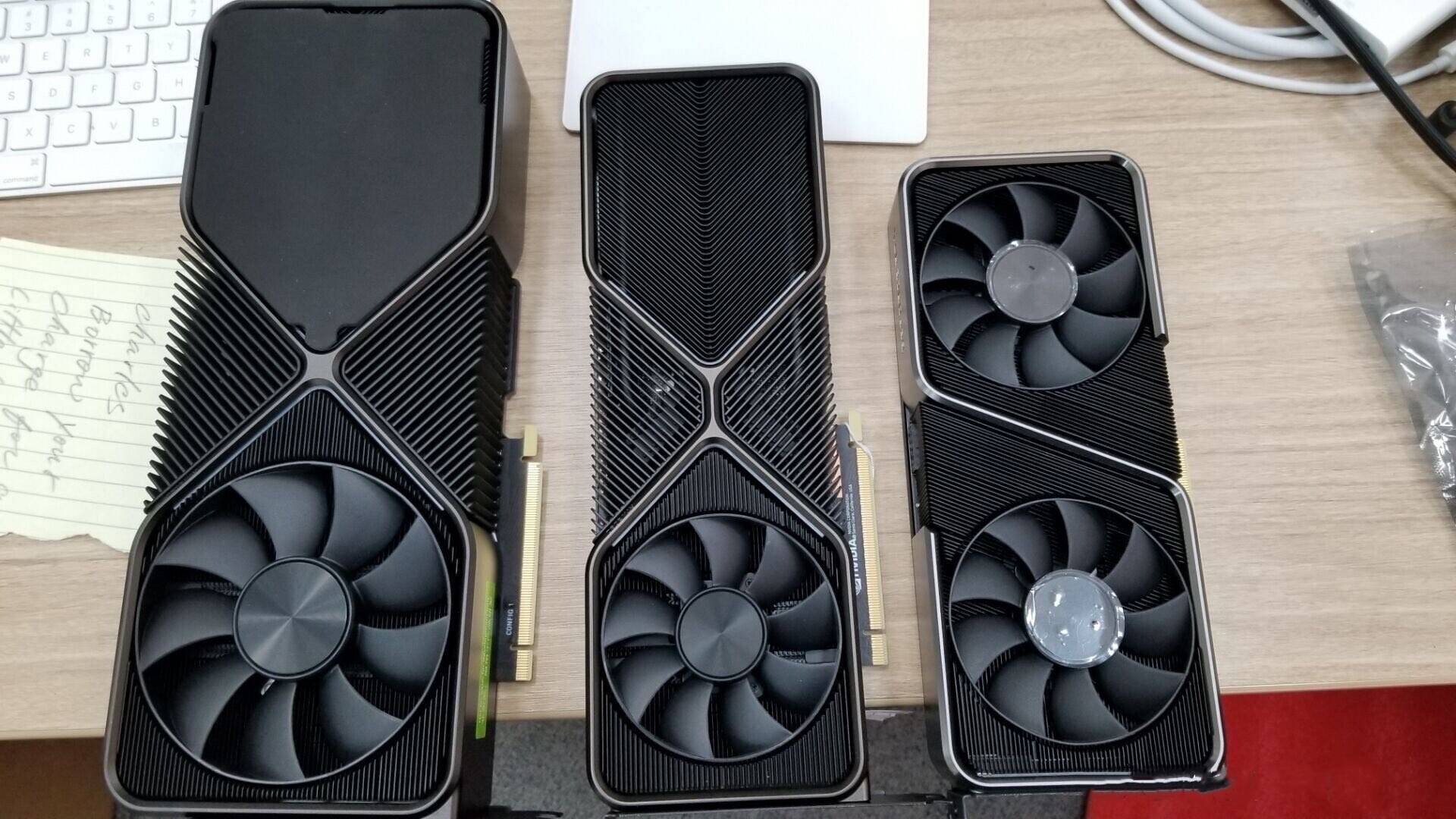 nvidia rtx 3090裝機圖曝光,小機箱無望!網友:主板插在顯卡上