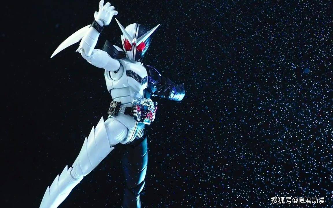 但是这句话自从被e哥怼过一次之后,翔太郎都是有选择性地说,并不会不