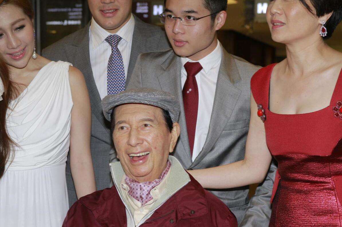 四太太无心说漏嘴,令人顿悟_何鸿燊