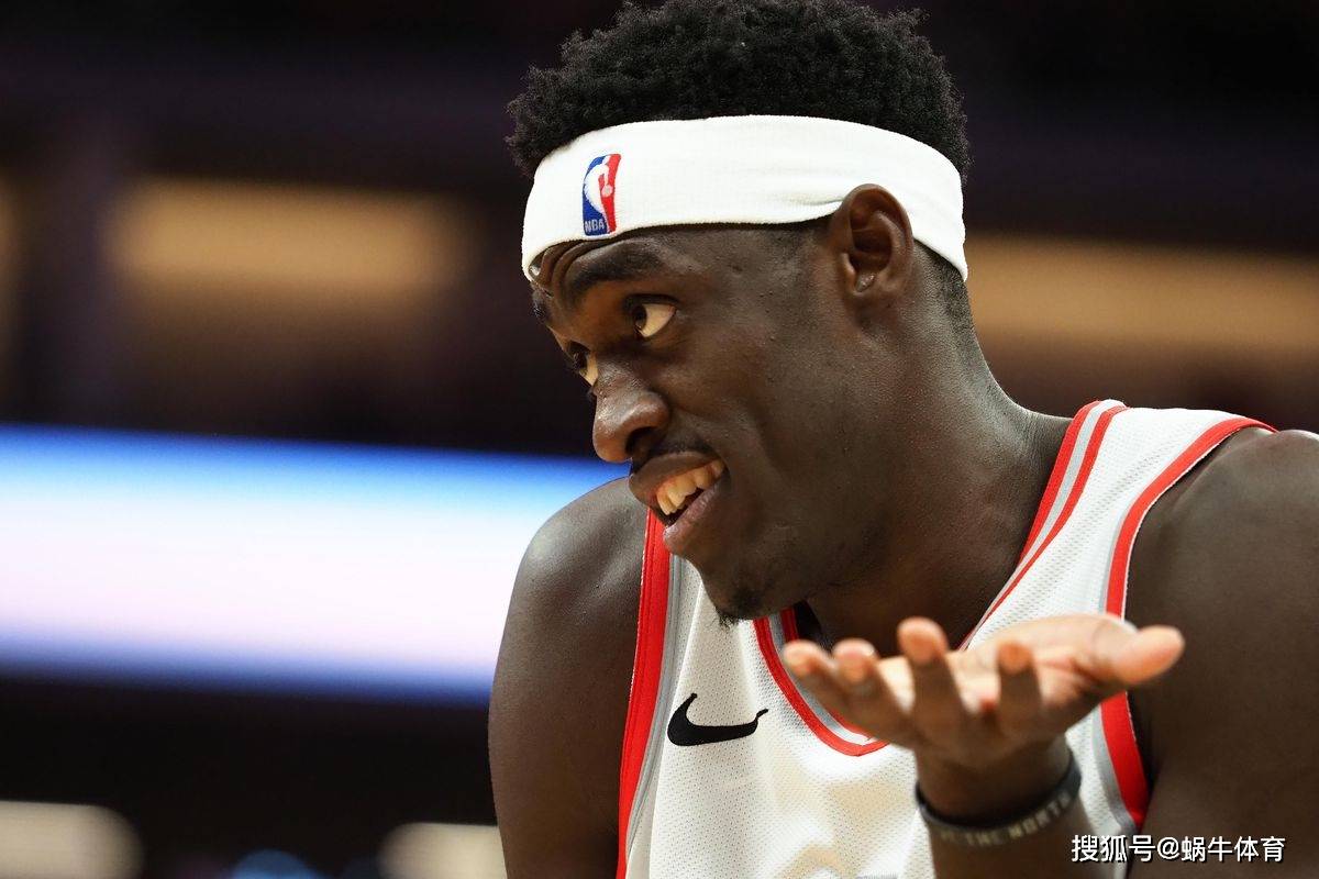 西亚卡姆季后赛表现挣扎各项数据全面下滑