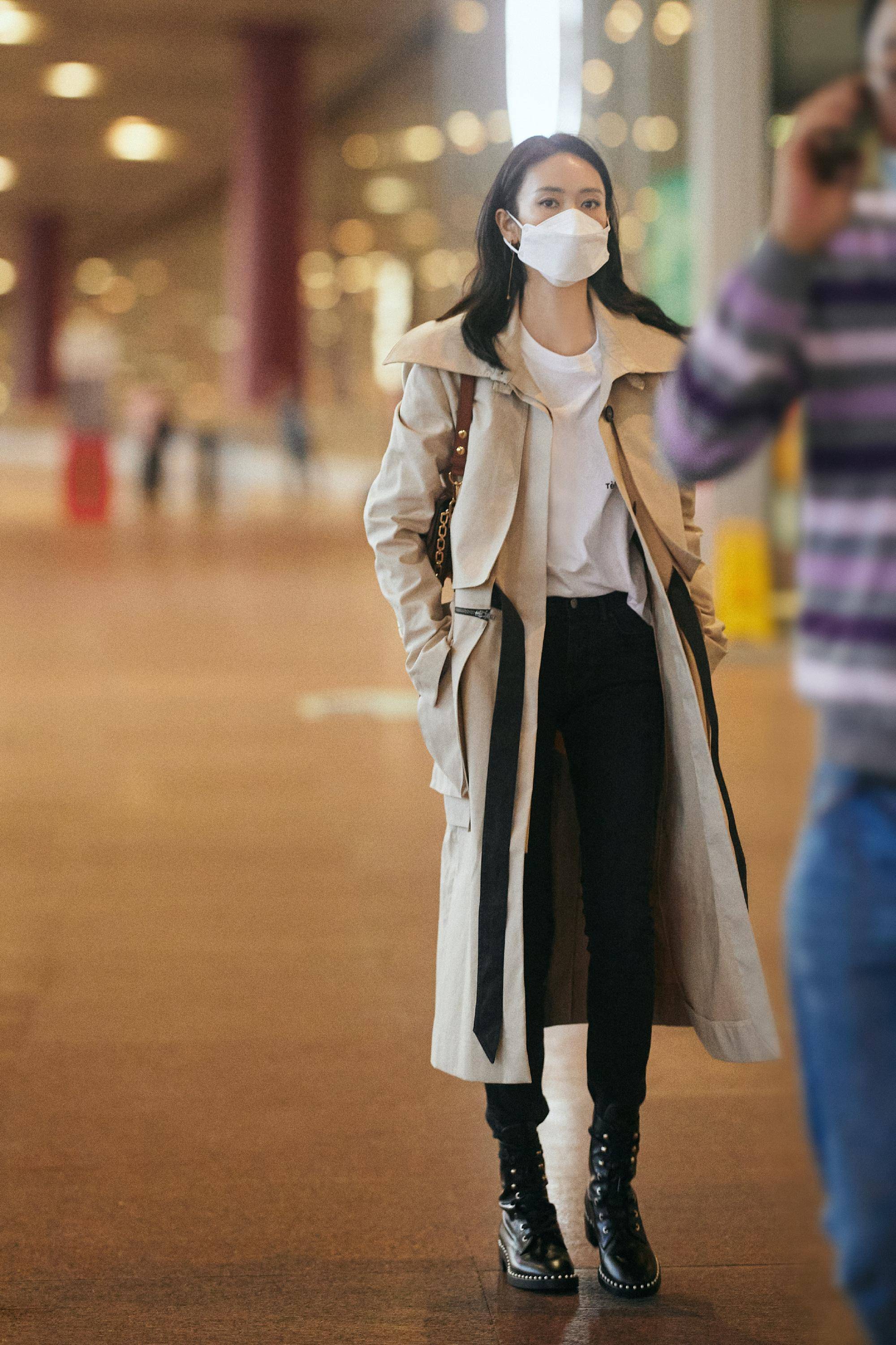 早秋,风衣如何穿出高级感?童瑶亲自演绎风衣 马丁靴,又美又飒