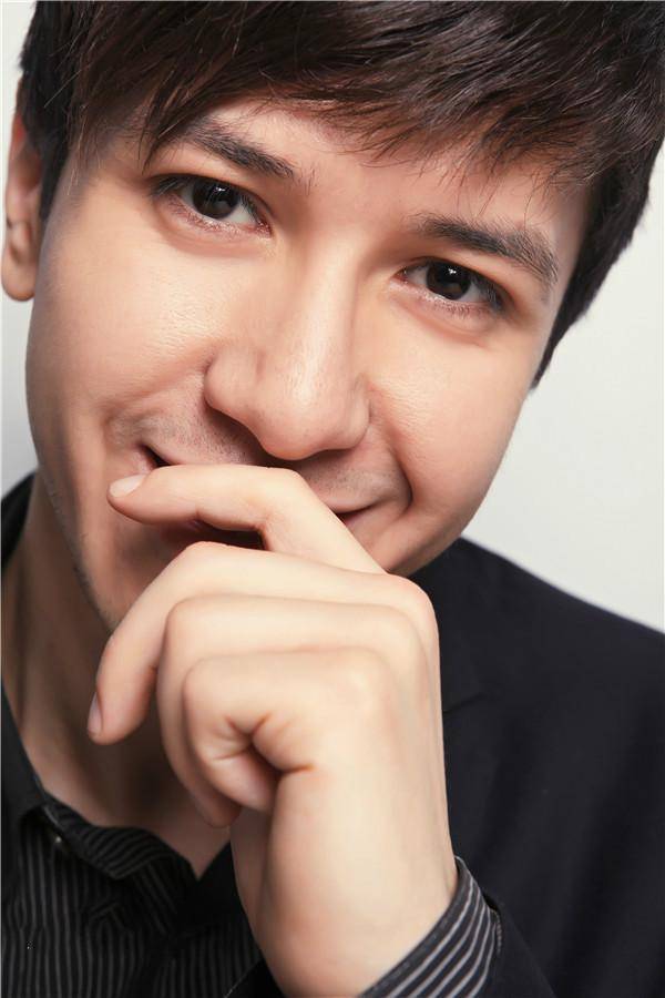 原创北大男神,被新东方辞退2次成演讲师,俞敏洪赞赏,鲁豫为他落泪