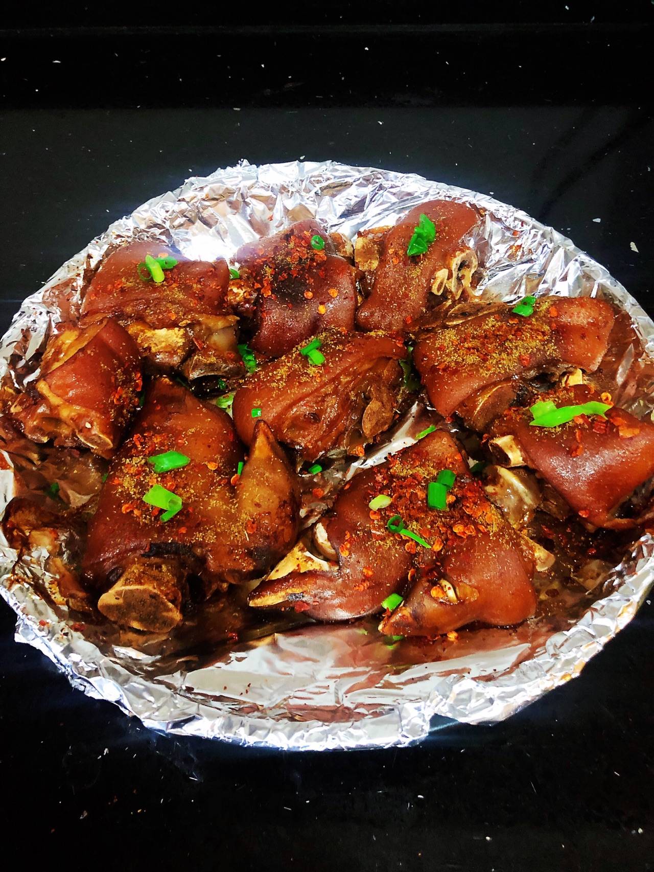 「脆皮烤猪蹄」的做法 配方,皮脆肉嫩超级香,好吃到停不下来