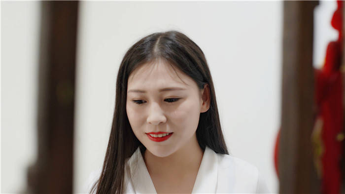 新晋九零后演员优优有气质有担当