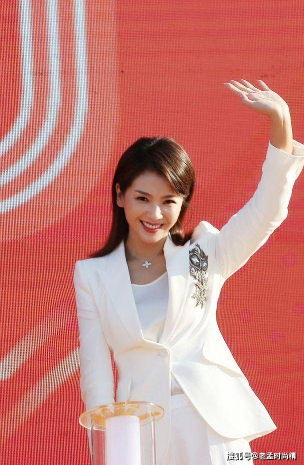 刘涛空降沈阳人气超高一身白西装英姿飒爽_活动