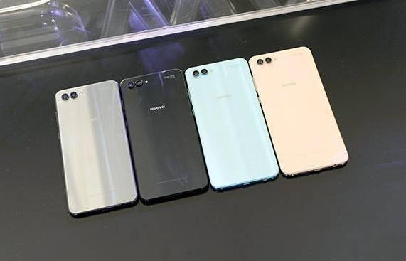 作为2017年下半年发布的手机,华为nova2s当时在外观设计与荣耀v10极为