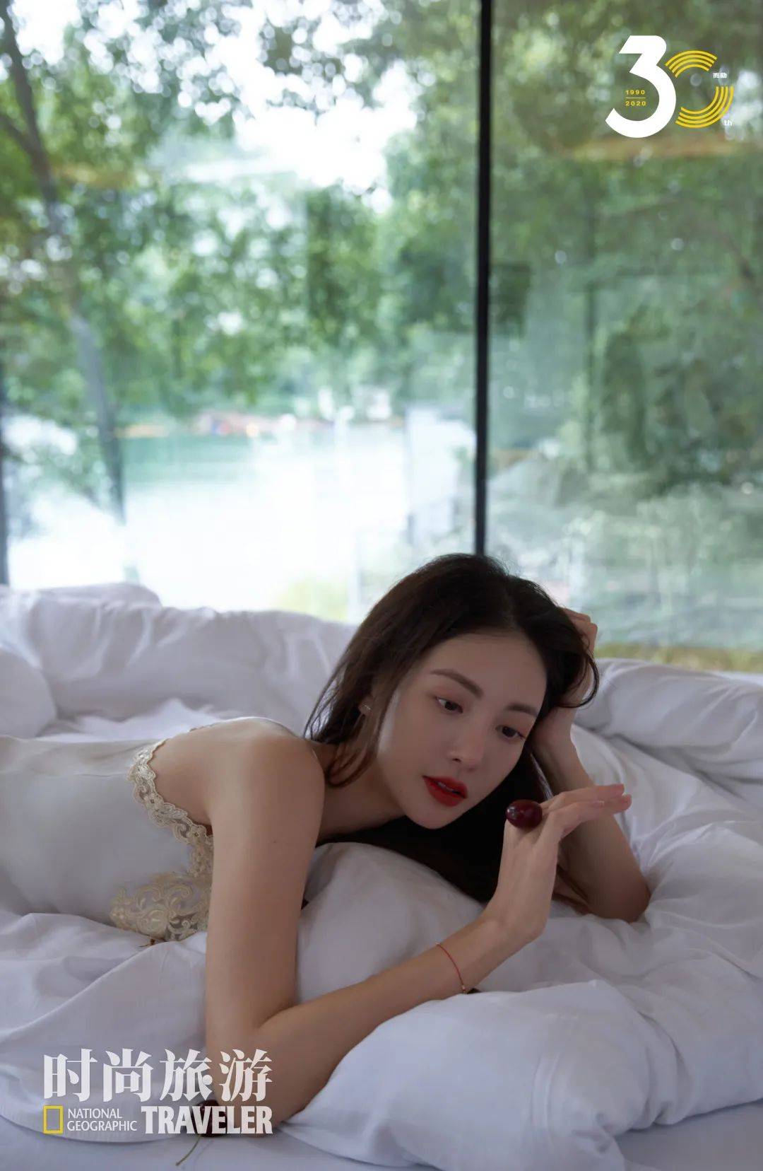 金晨《时尚旅游》九月刊