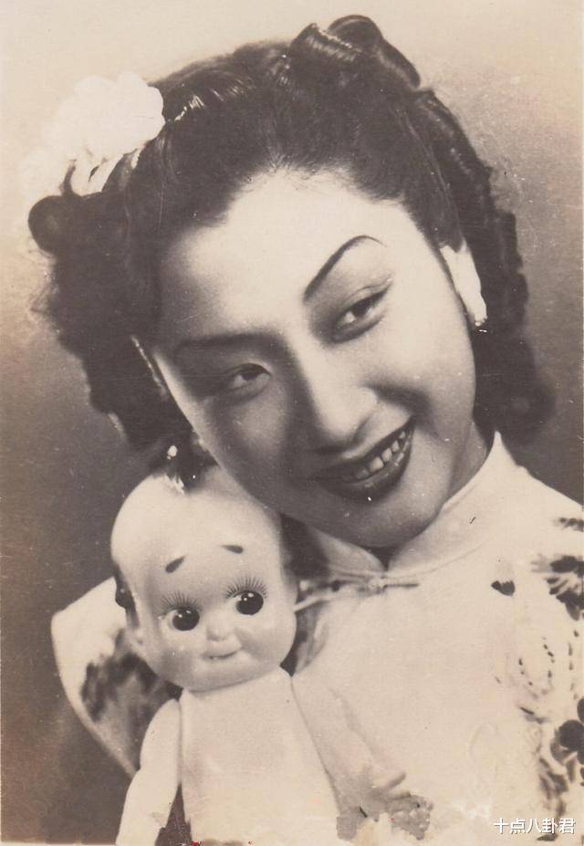 原创周曼华1941年金粉世家女主角长得像成龙曾被列入汉奸名单91岁去世