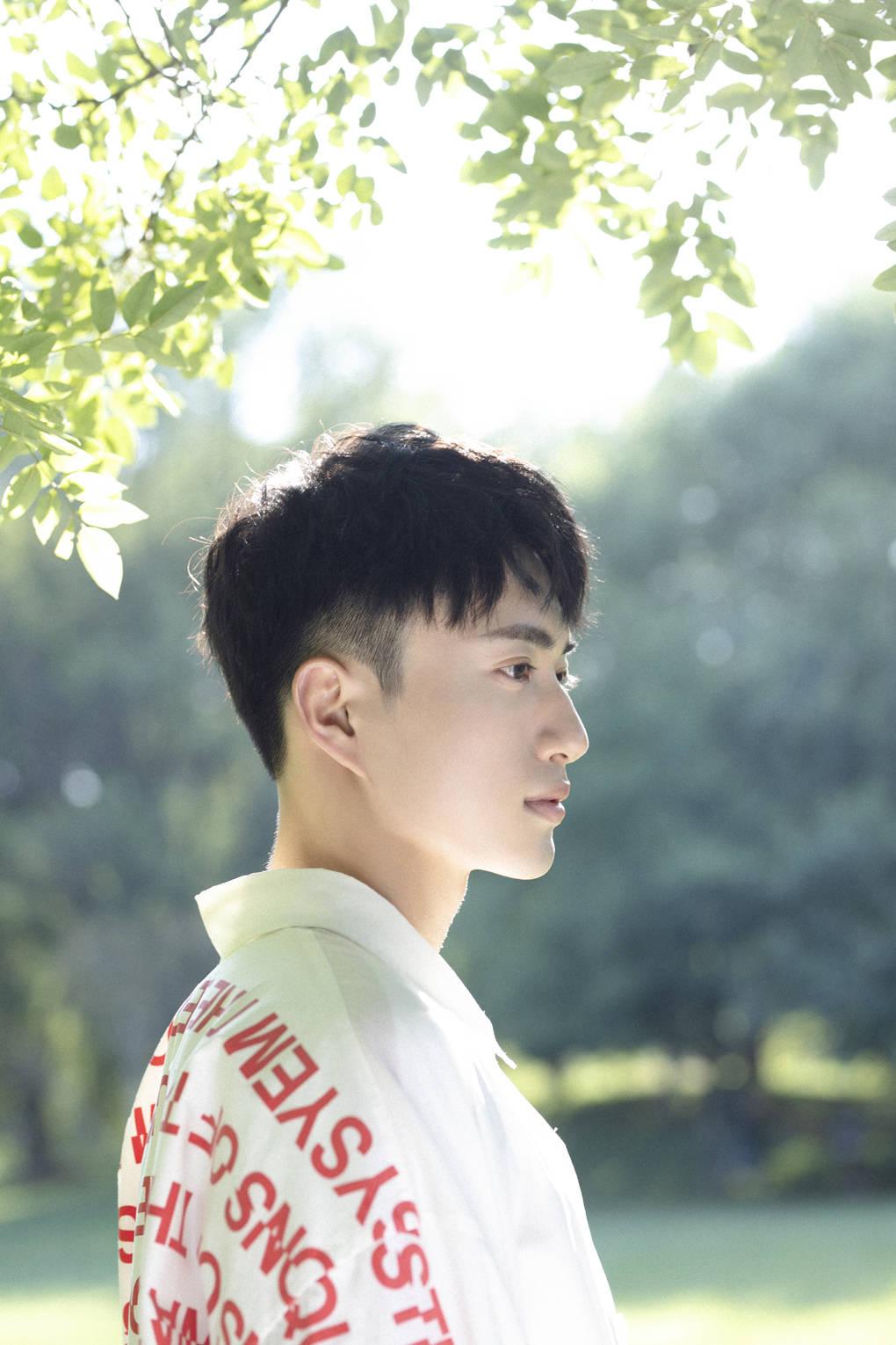 1/ 9   近日,演员张博涵曝光了一组秋日写真.