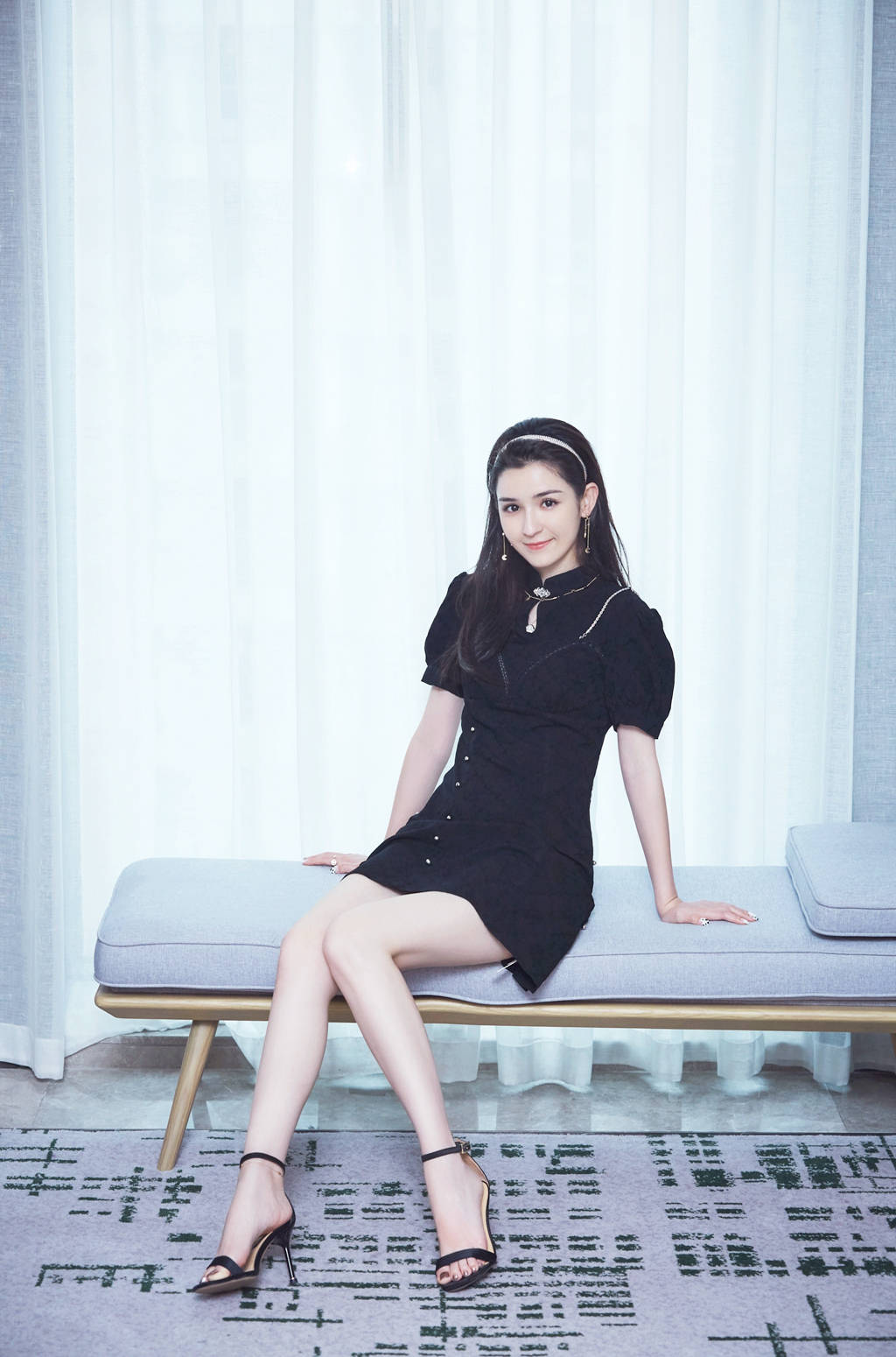 哈妮克孜是什么小仙女?穿一身古装旗袍俏美惊艳,简直是穿越了