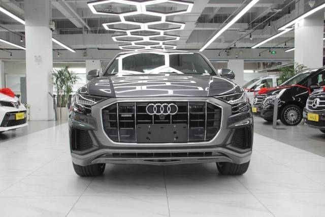 进口20款奥迪q8现车返利售 天津港展销价