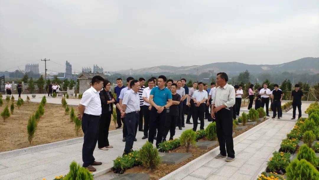 与会人员还一同现场观摩了莒县长岭镇石井一村,洛河镇山水洛园社区