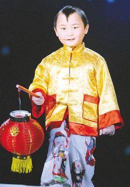 荣登2次春晚,因"年画娃娃"大火,8岁患病离世,妹妹再步后尘_邓鸣