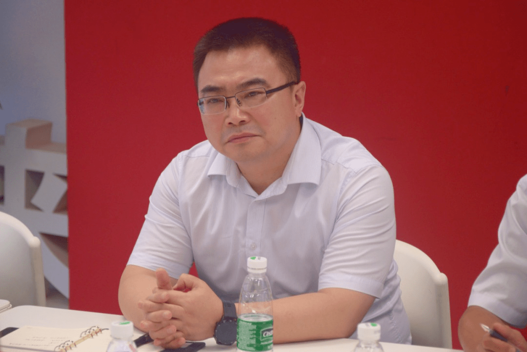 助力区域教育发展河津市委书记李晓武一行莅临慕华成志参观交流