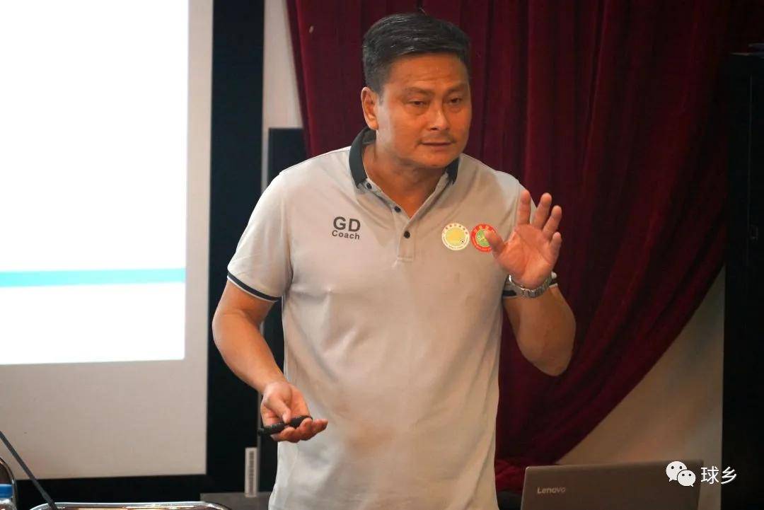 促提高丨我市持续充实基层足球教练员力量_伍文兵