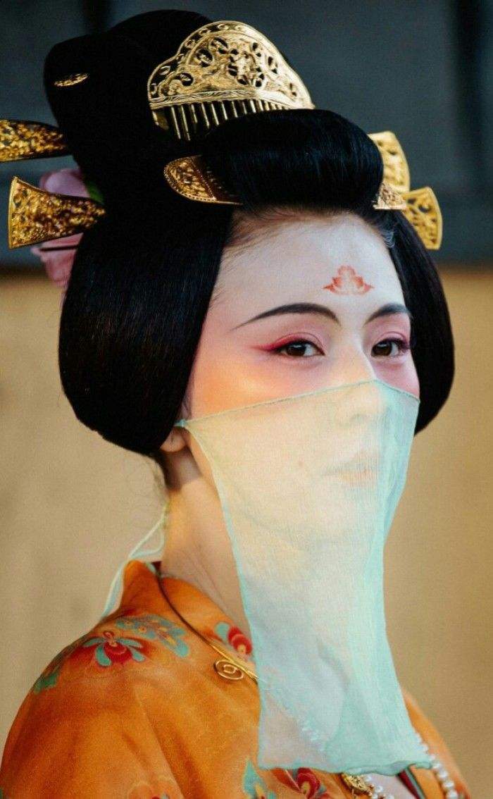 同样贴花黄,为什么《长安十二时辰》太美,《花木兰》好丑?_白妆