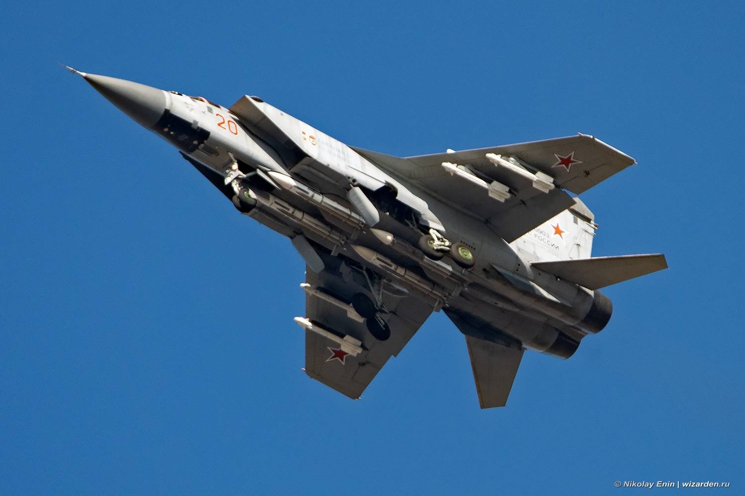 最快的战斗机诞生45年,首用相控阵雷达,却被一名叛徒曝光_俄制米格